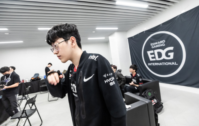 对比与启示 对比与启示